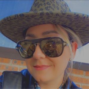 Meet your Posher, Mitzi